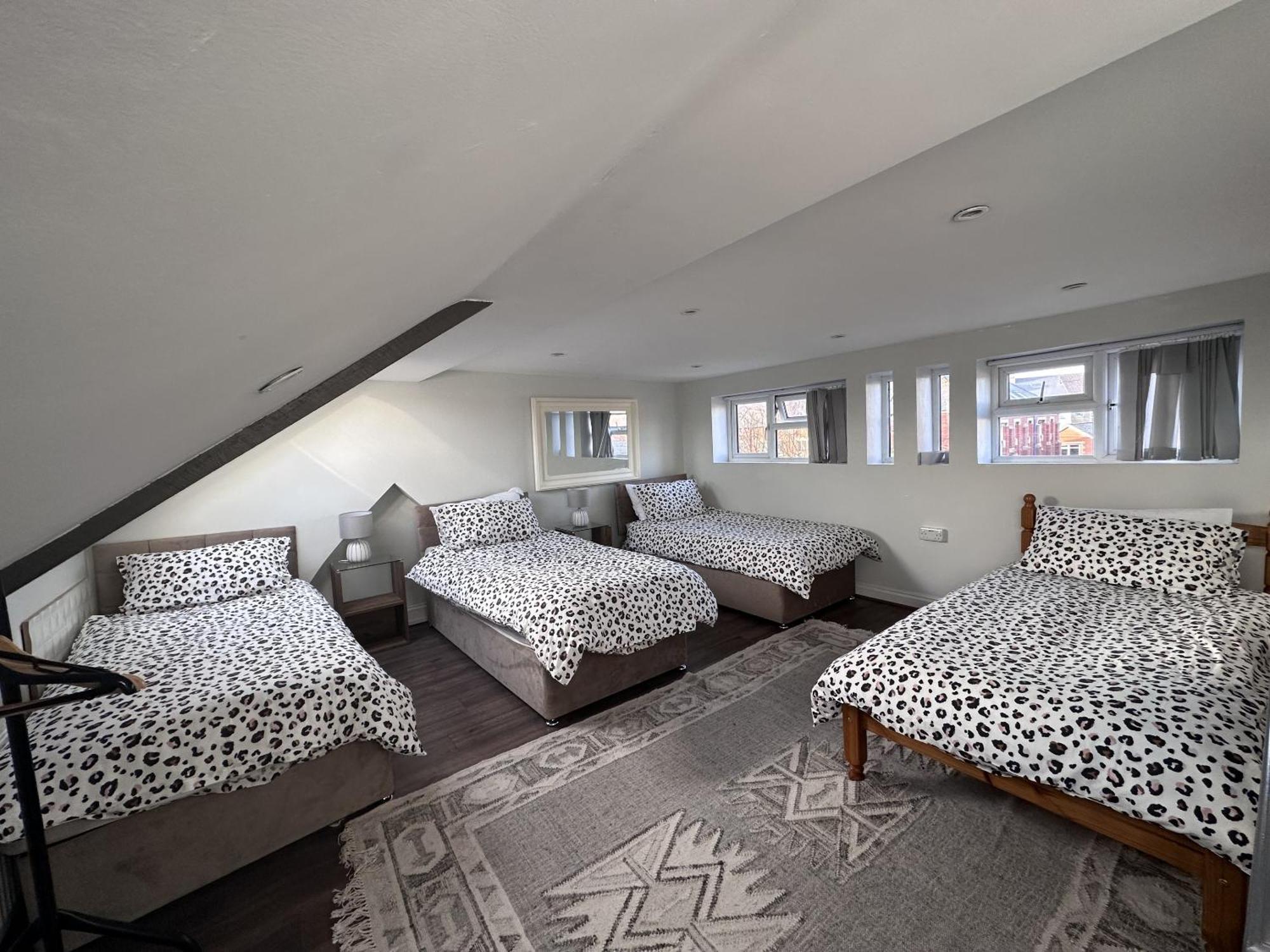 Adanhouse-Stockland Spacious 5 Bedroom House Sleeps 12 Private Garden Cardiff Exterior foto